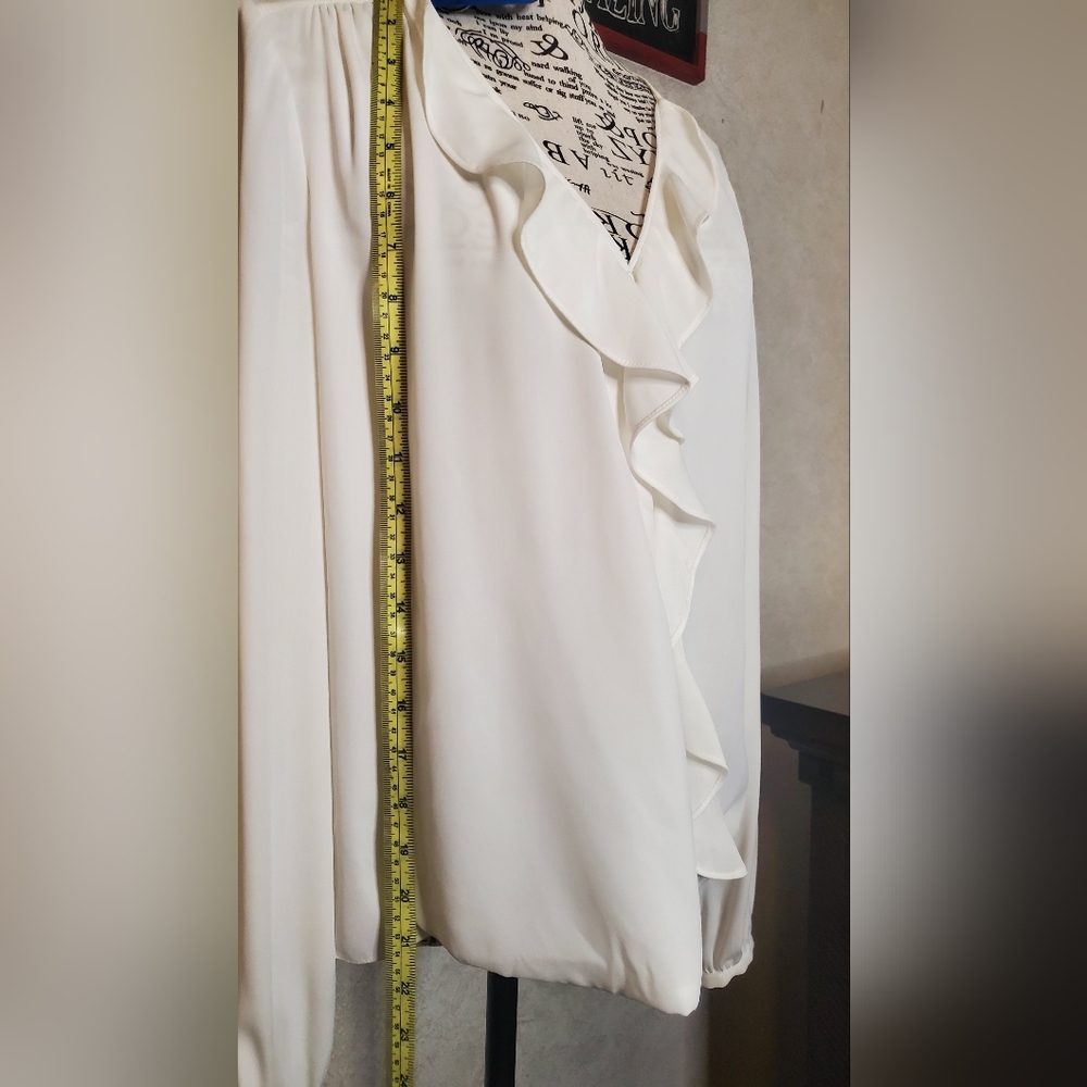 White House/Black Market Elegant White Ruffle Blouse Size:6 - Picture 6 of 7
